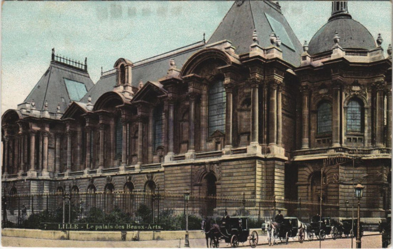 Carte postale ancienne Lille Palais des Beaux-Arts à Lille