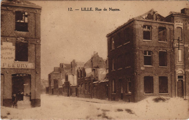 Carte postale ancienne Guerre Militaire Lille Rue de Nantes à Erre