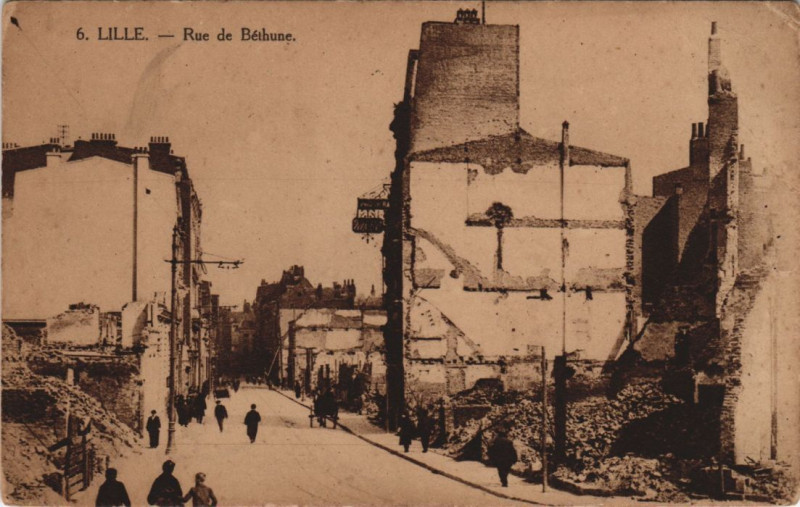 Carte postale ancienne Guerre Militaire Lille Rue de Bethune à Erre
