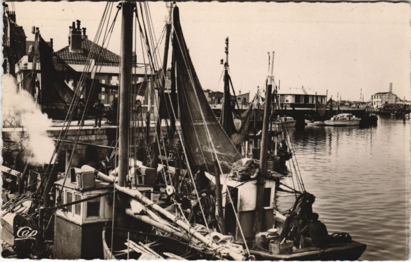 Carte postale ancienne Dunkerque Bateaux de peche à Dunkerque