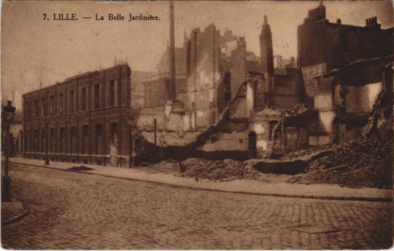 Carte postale ancienne Guerre Militaire Lille La Belle Jardiniere à Erre