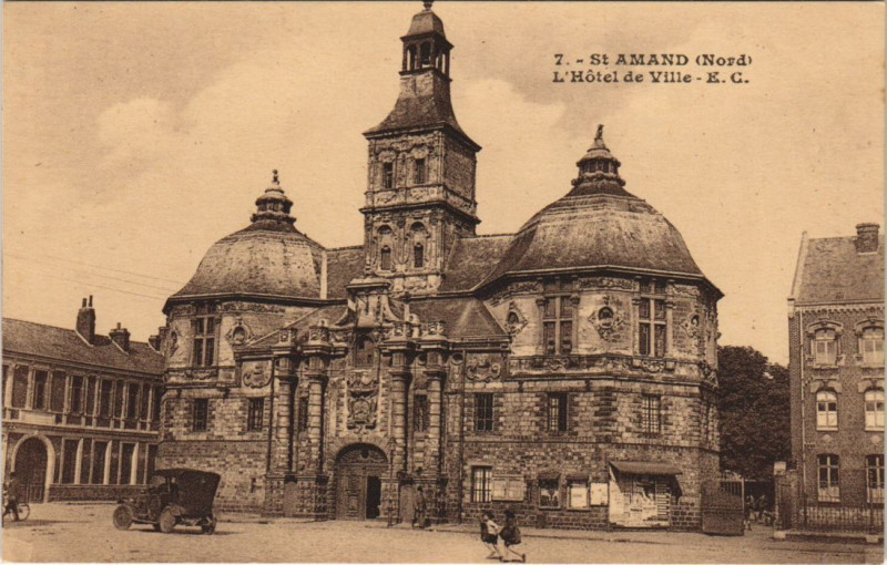Carte postale ancienne Saint-Amand Hotel de Ville