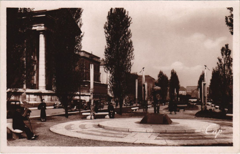 Carte postale ancienne Lille Avenue du Peuple et Palais de Justice à Lille