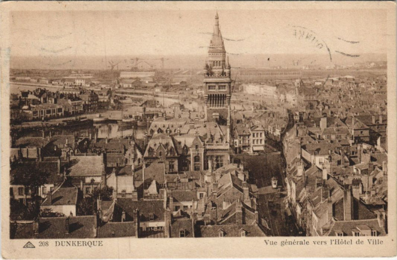 Carte postale ancienne Dunkerque Vue generale vers l'hotel de Ville à Dunkerque