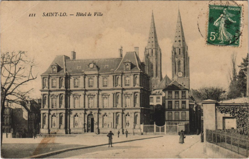 Carte postale ancienne Saint-Lo Hotel de Ville