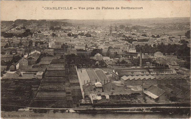 Carte postale ancienne Charleville Vue prise du Plateau de Berhaucourt à Charleville