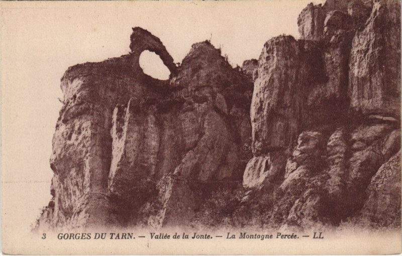 Carte postale ancienne Gorges Du Tarn Vallee de la Jonte Montagne percee