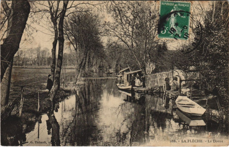 Carte postale ancienne La Fleche La Douve