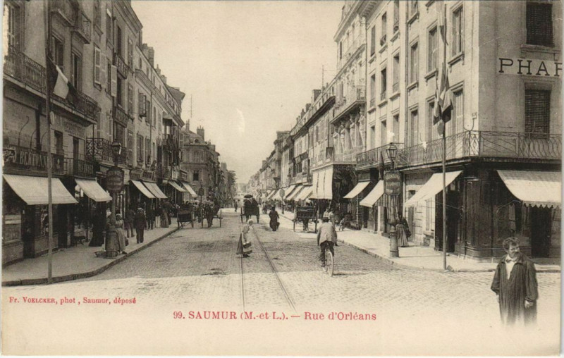 Carte postale ancienne Saumur Rue d'Orleans à Saumur