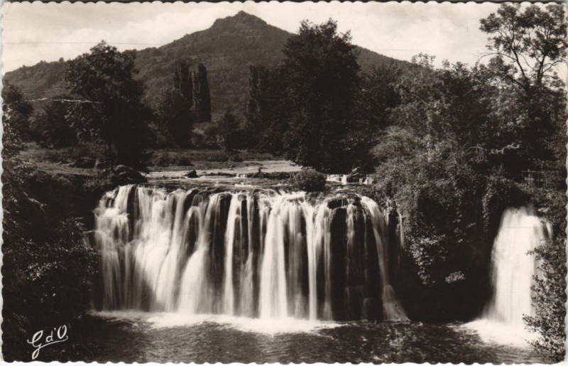 Carte postale ancienne Saint-Nectaire Environs - Cascade de Saillant à Saillant