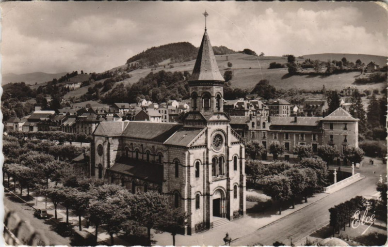 Carte postale ancienne La Bourboule L'Eglise à La Bourboule