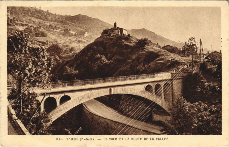 Carte postale ancienne Thiers Saint Roch et la Route de la Vallee à Thiers