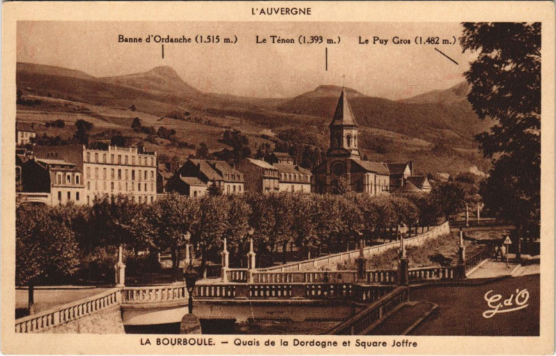 Carte postale ancienne La Bourboule Quais de la Dordogne et Square Joffre à La Bourboule