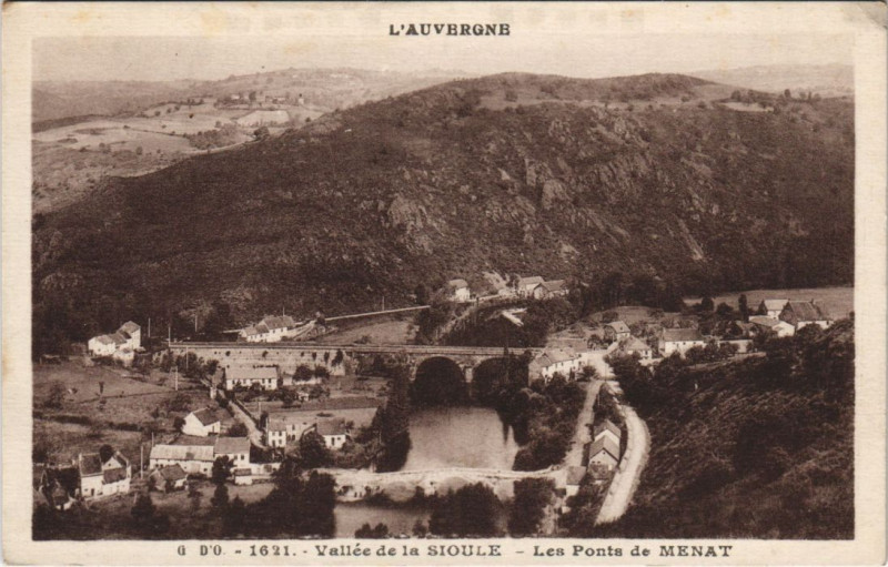 Carte postale ancienne Menat Les Ponts de Menat à Menat