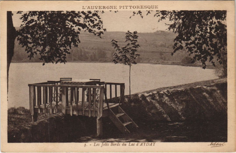 Carte postale ancienne Aydat Les Jolis Bords du Lac d'Aydat à Aydat