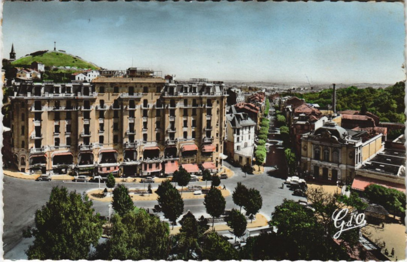 Carte postale ancienne Chatel-Guyon Place Brosson - Avenue des Etats-Unis