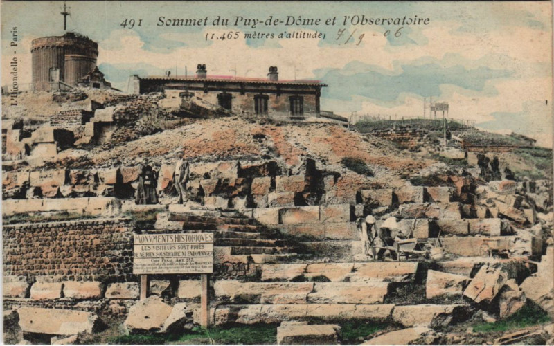 Carte postale ancienne Sommet du Puy de Dome et l'Observatoire