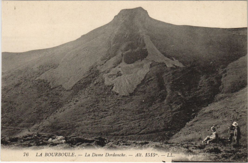 Carte postale ancienne La Bourboule La Dame Dordanche à La Bourboule