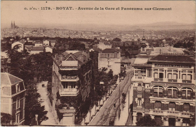 Carte postale ancienne Royat Avenue de la Gare et Panorama sur Clermont à Royat