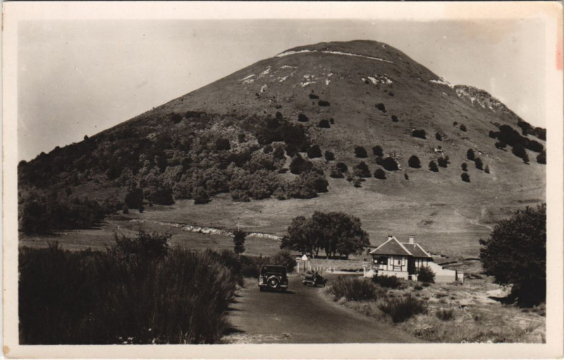 Carte postale ancienne La Peage de l'Autoroute du Puy de Dome