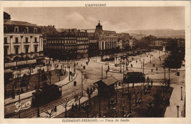 Carte postale ancienne Clermont-Ferrand Place de Jaude à Clermont-Ferrand
