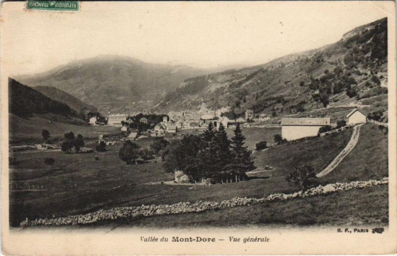 Carte postale ancienne Le Mont-Dore Vallee du Mont-Dore - Vue Generale à Mont-Dore