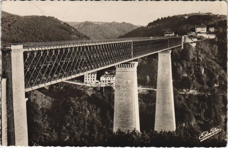 Carte postale ancienne Le Viaduc des Fades