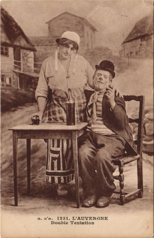 Carte postale ancienne L'Auvergne - Double Tentation