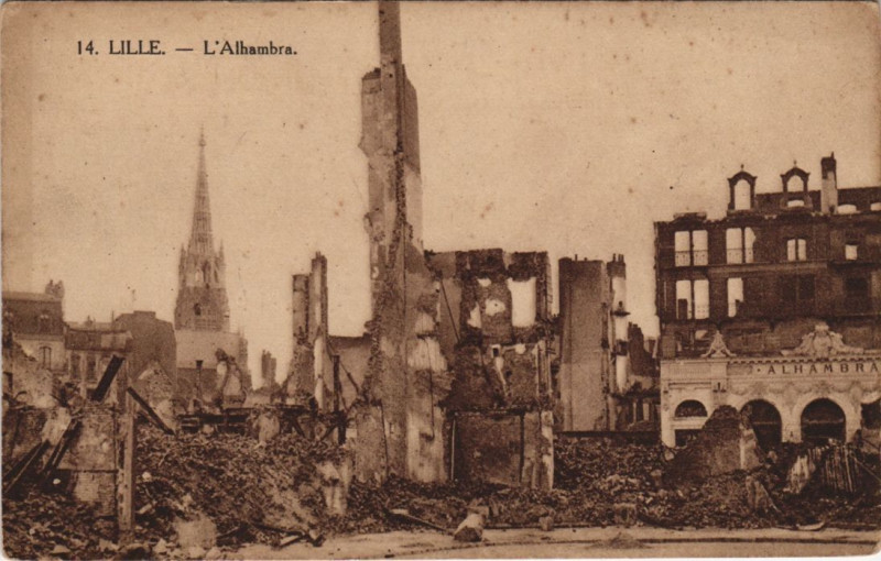 Carte postale ancienne Guerre Militaire Lille l'Alhambra à Erre