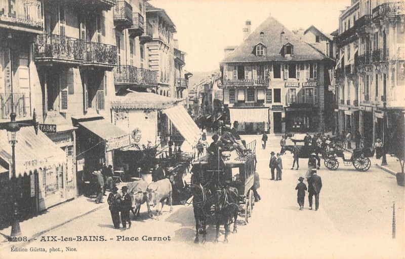 Carte postale ancienne Aix Les Bains Place Place Carnot / Diligence à Aix-les-Bains