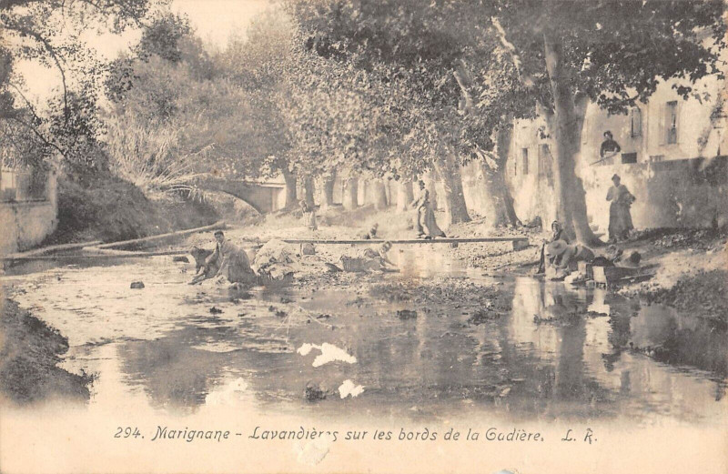 Carte postale ancienne Marignane Lavandieres Sur Les Bords De La Gadiere à Marignane