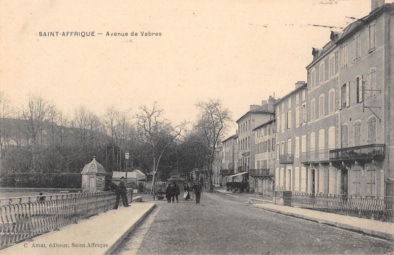 Carte postale ancienne Saint Affrique Avenue De Vabres à Saint-Affrique