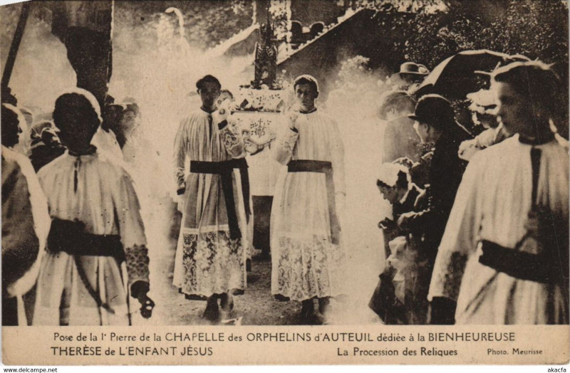Carte postale ancienne Pose de la 1e Pierre de la chapelle des orphelins d'Auteuil, dédiée à la bienheureuse Thérèse de L'enfant Jésus - La Procession des Reliques à Paris 16e