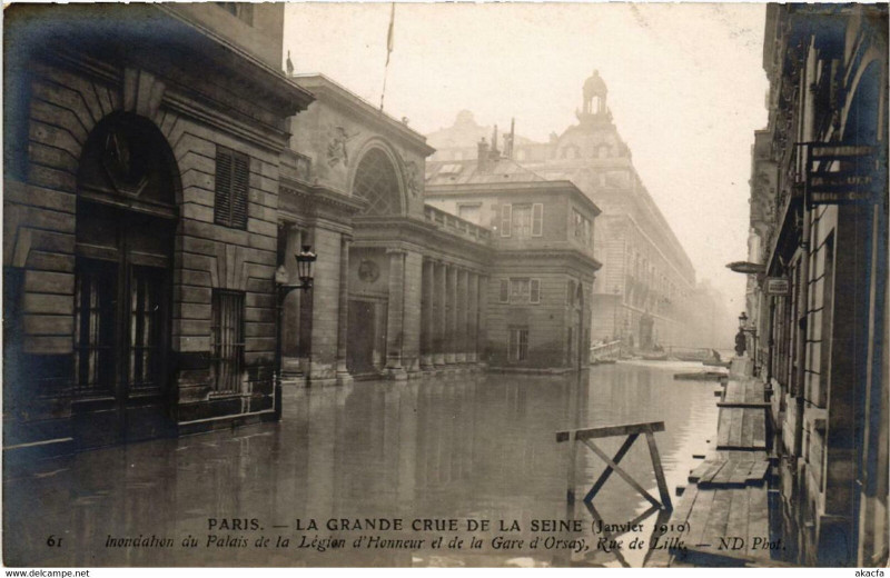 Carte postale ancienne Paris Palais de la Legion d'Honneur Gare d'Orsay Inondations 1910