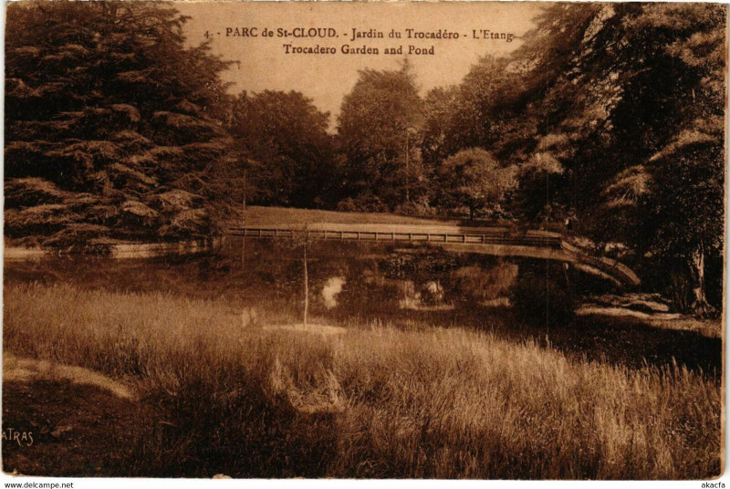 Carte postale ancienne Parc de Saint-Cloud Jardin du Trocadére L'Etang Trocadero Garden à Saint-Cloud