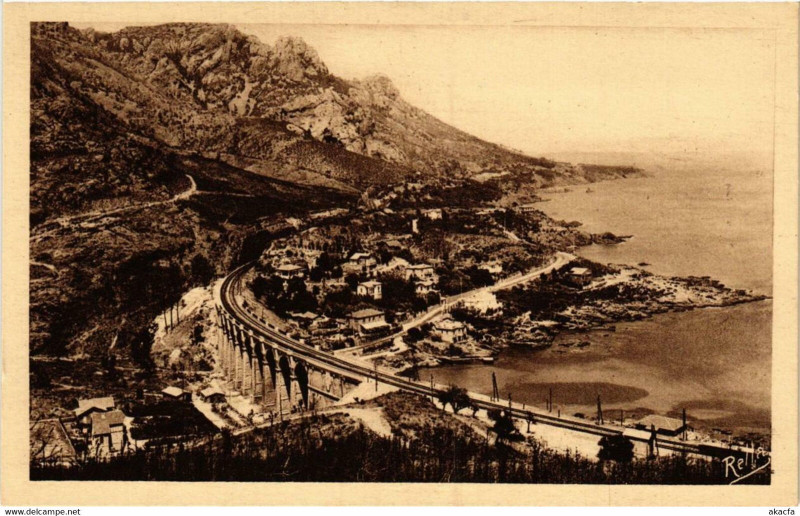 Carte postale ancienne Antheor La Route de la Corniche d'Or et le Viaduc du Chemin de fer