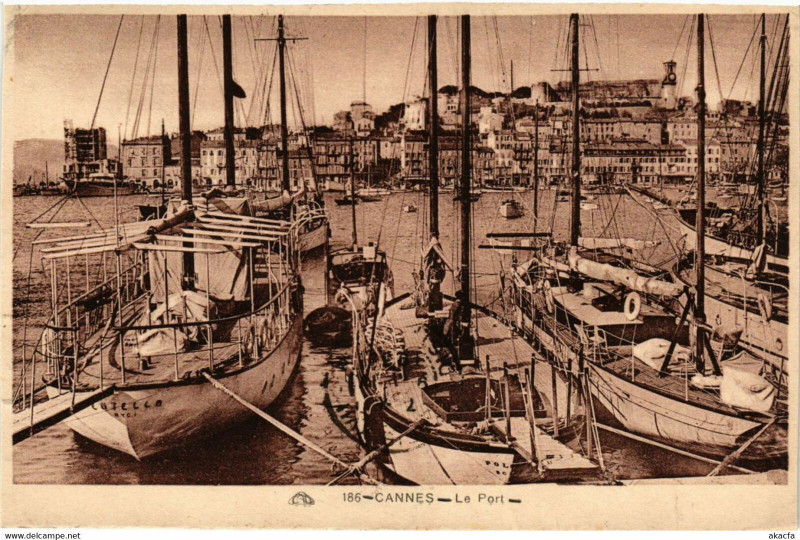 Carte postale ancienne Cannes - Le Port à Cannes