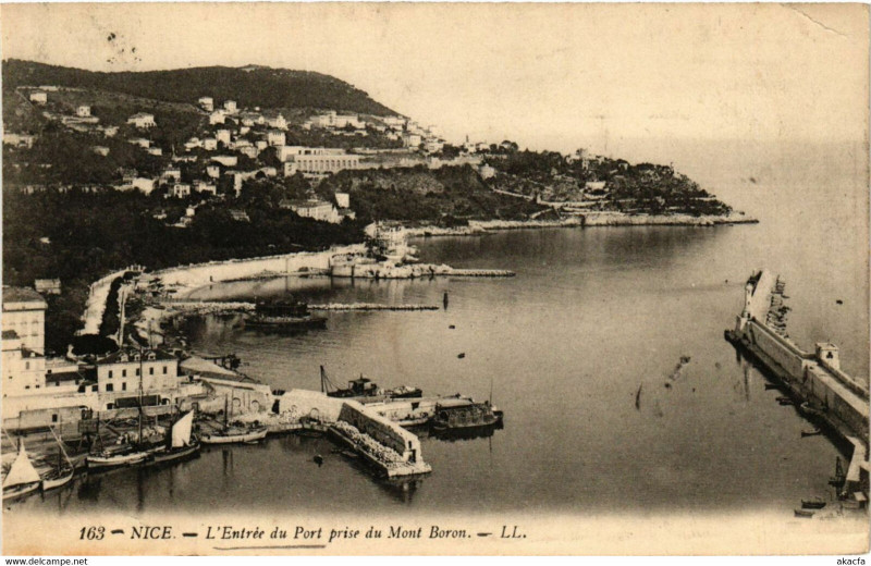 Carte postale ancienne Nice - L'Entrée du Port prise du Mont-Boron à Nice