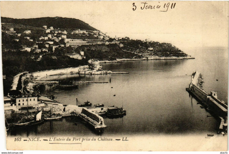 Carte postale ancienne Nice - L'Entrée du Port prise du Chateau à Nice