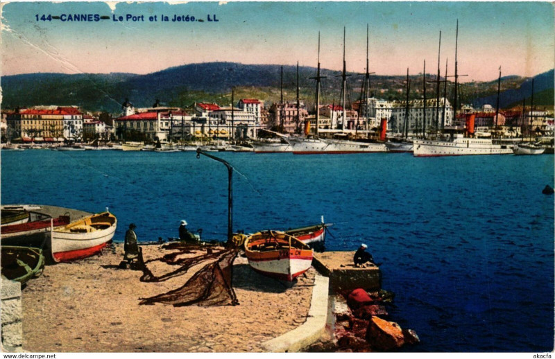 Carte postale ancienne Cannes - Le Port et la Jetée à Cannes