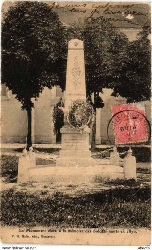 Carte postale ancienne Corbeilles-du-Gatinais Le Monument élevé a la memoire des Soldats à Corbeilles