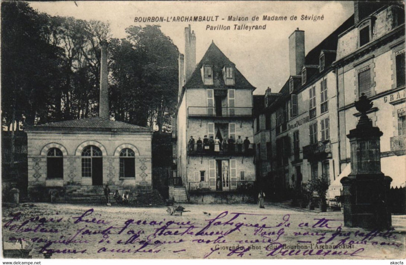 Carte postale ancienne Bourbon-l'Archambault Maison Madame Sevigne Pavillon Talleyrand à Bourbon-l'Archambault