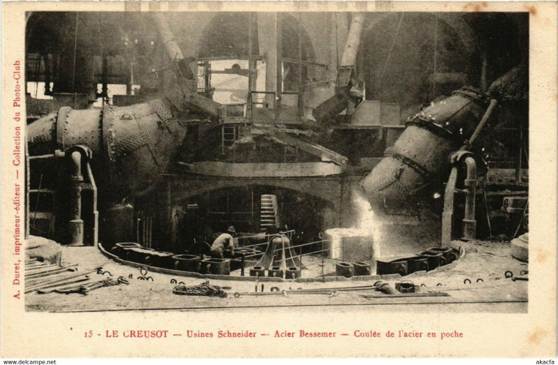 Carte postale ancienne Le Creusot - Usines Schneider - Acier Bessemer - Coulée de l'acier au Creusot