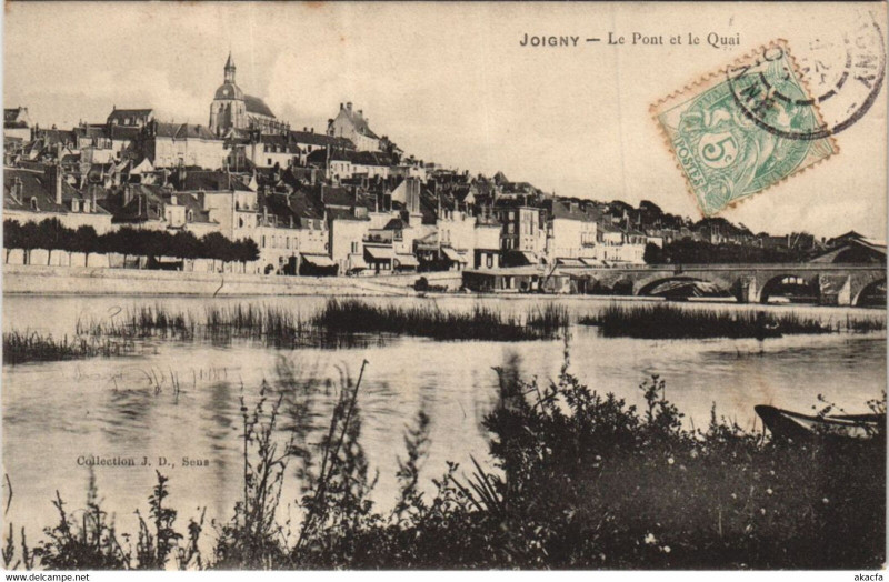 Carte postale ancienne Joigny Le Pont et le Quai à Joigny