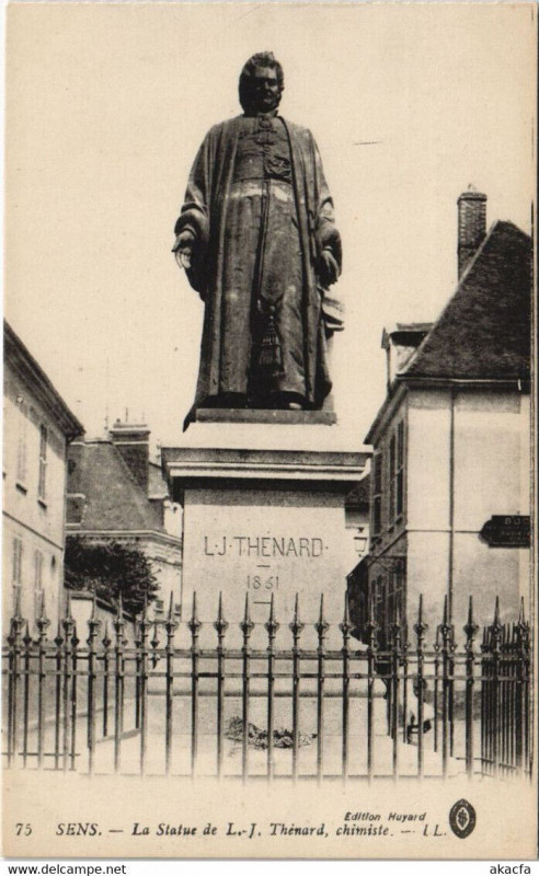 Carte postale ancienne Sens La Statue de L.-J. Thenard à Sens