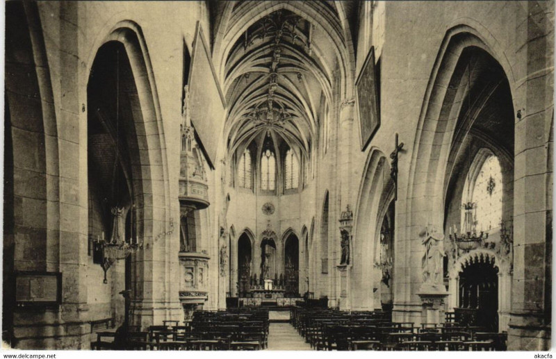 Carte postale ancienne Joigny Interieur de l'Eglise Saint-Thibault à Joigny