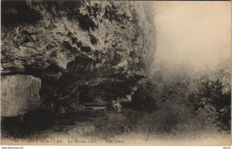 Carte postale ancienne Arcy-sur-Cure La Roche-Abri à Arcy-sur-Cure
