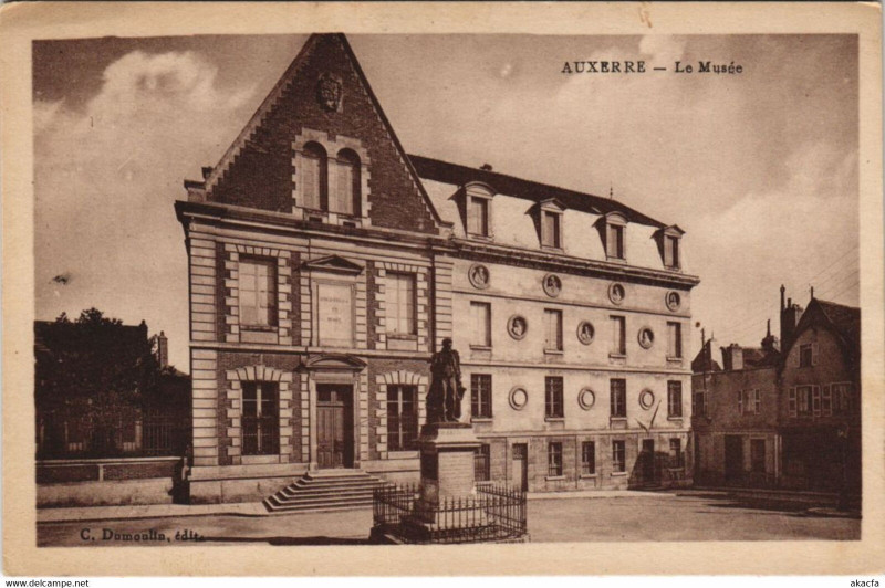Carte postale ancienne Auxerre Le Musee à Auxerre