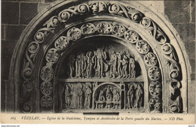 Carte postale ancienne Vezelay Eglise de la Madeleine - Tympan et Archivolte de la Porte