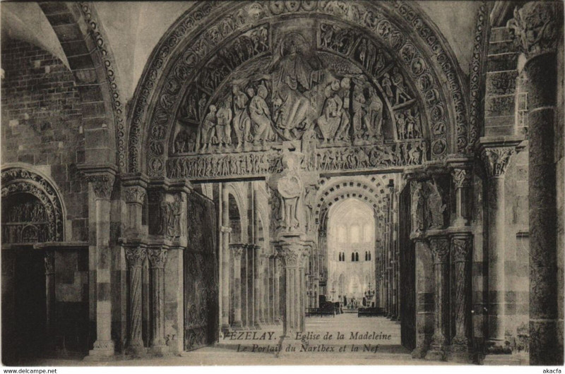 Carte postale ancienne Vezelay Eglise de la Madeleine - Le Portail du Narthex et la Nef